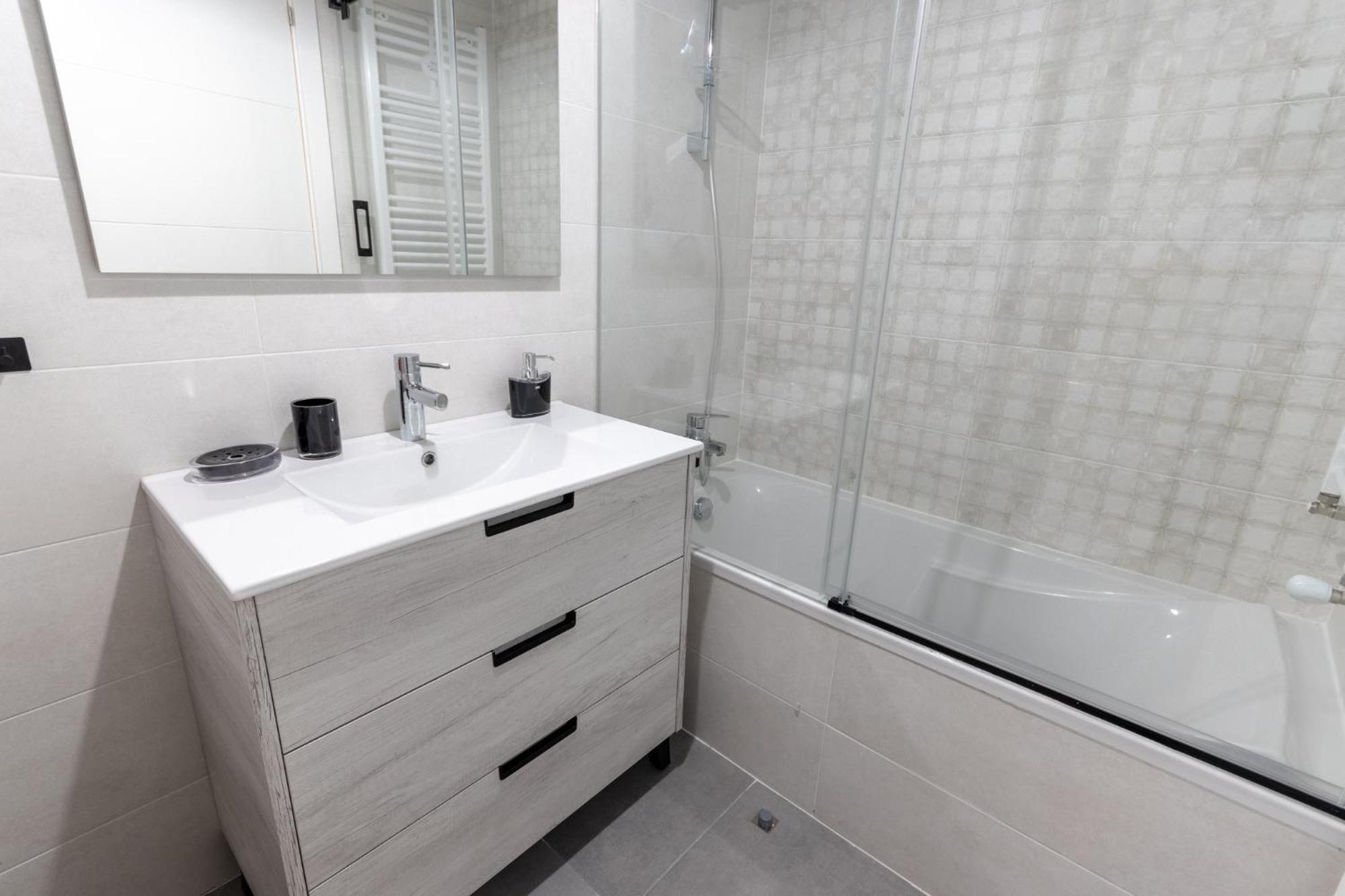 Xirimiri Apartment By People Rentals บิลเบา ภายนอก รูปภาพ